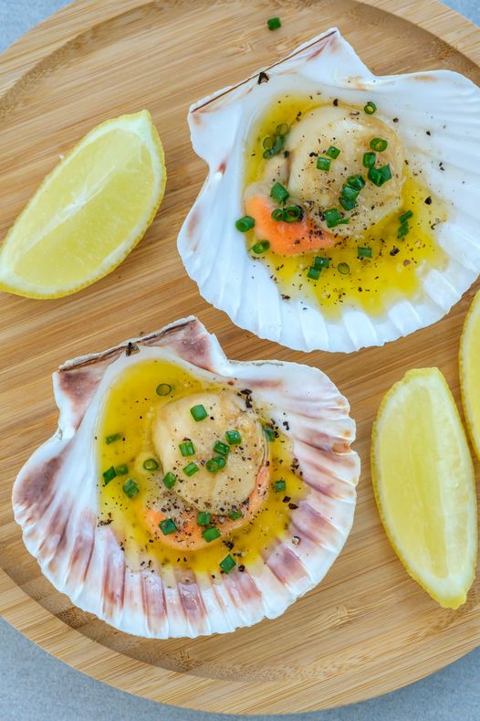 King scallop with roe and butter sauce in shell